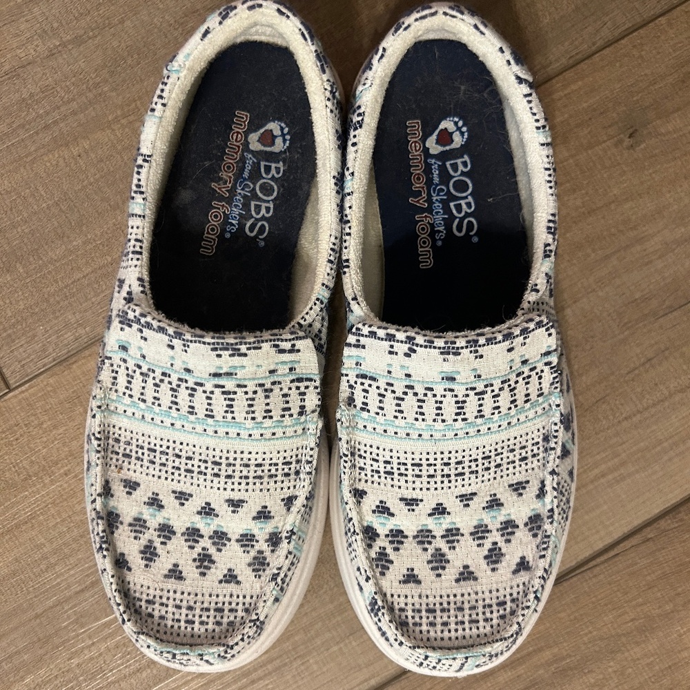 Skechers Slips ons Size 5.5